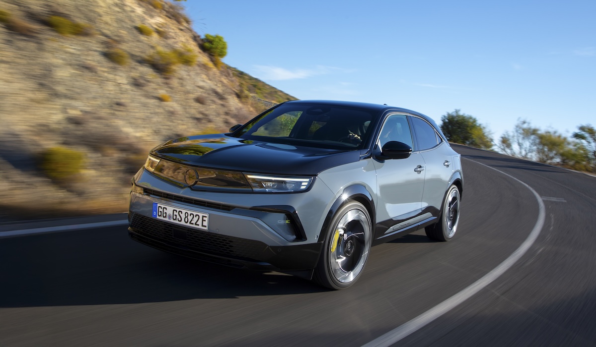 Opel Mokka GSE e Astra: il futuro elettrico debutta a Bruxelles 2026