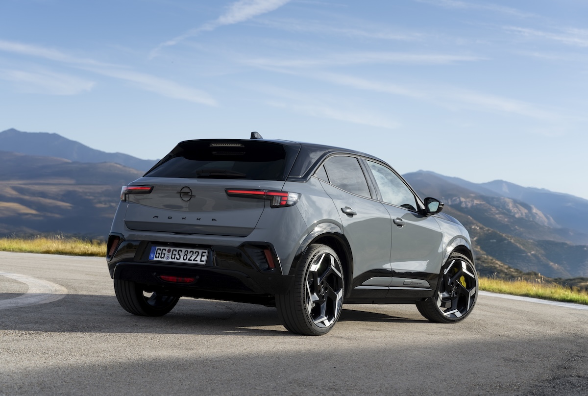 Opel Mokka GSE e Astra: il futuro elettrico debutta a Bruxelles 2026