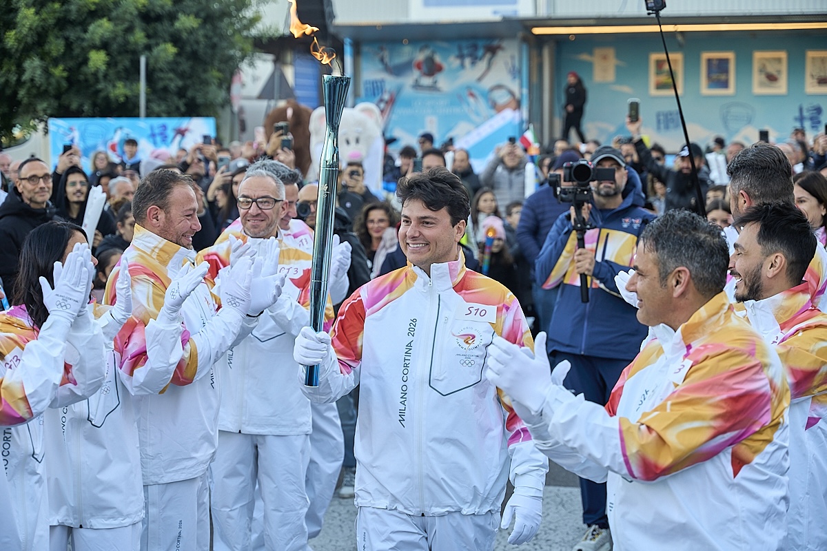 Milano Cortina 2026: la Fiamma Olimpica all’Alfa Romeo di Pomigliano Milano Cortina 2026: la Fiamma Olimpica all’Alfa Romeo di Pomigliano