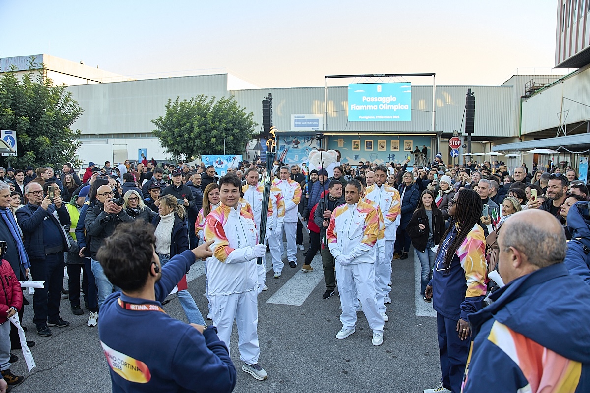 Milano Cortina 2026: la Fiamma Olimpica all’Alfa Romeo di Pomigliano Milano Cortina 2026: la Fiamma Olimpica all’Alfa Romeo di Pomigliano
