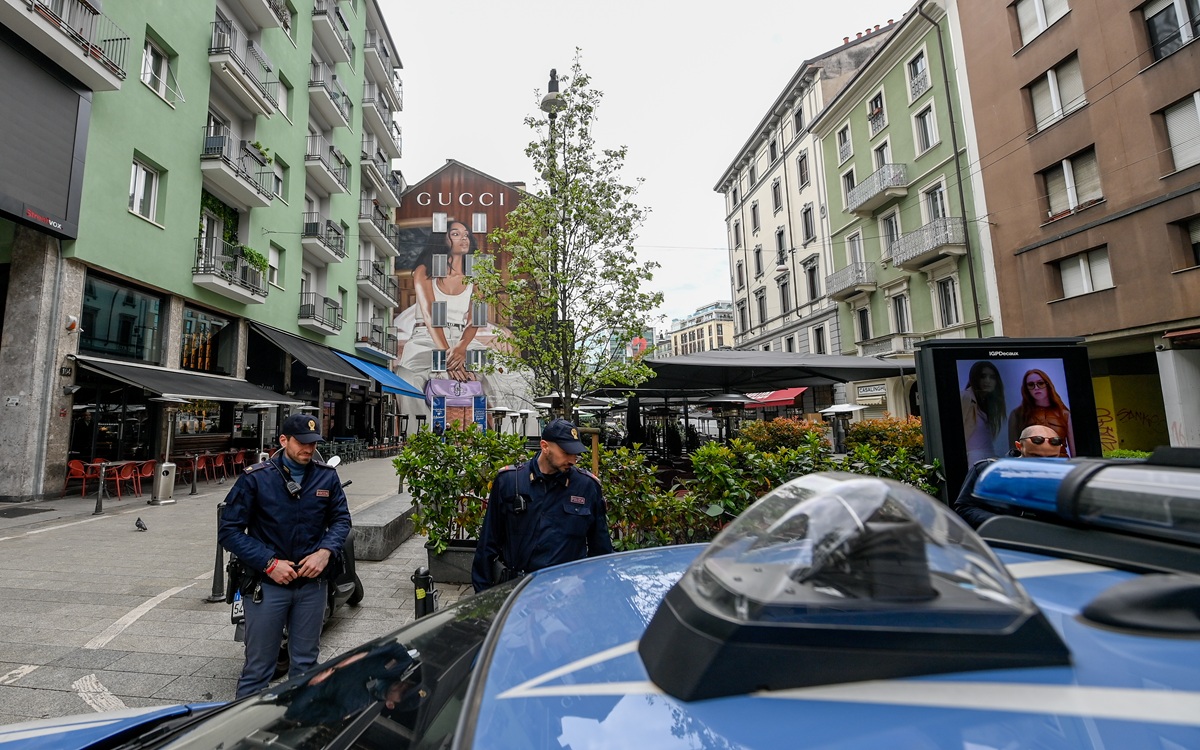 Milano, sicurezza rafforzata nei quartieri della movida: oltre 700 persone identificate durante le festività Milano, sicurezza rafforzata nei quartieri della movida: oltre 700 persone identificate durante le festività