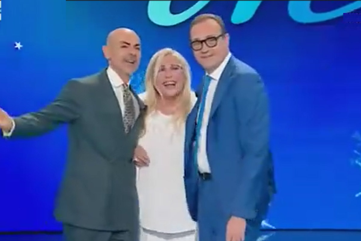 Imbarazzo a Domenica In: “Disco Samba” sfumata prima di citare Brigitte Bardot Imbarazzo a Domenica In: “Disco Samba” sfumata prima di citare Brigitte Bardot