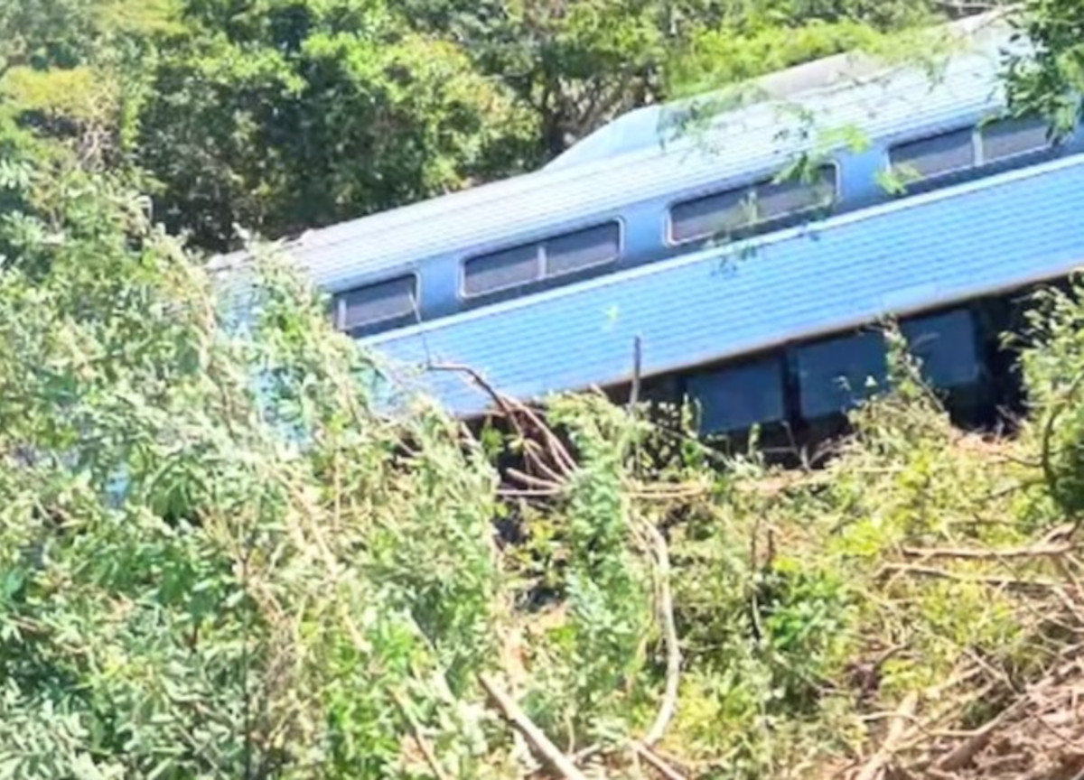 Messico, deraglia un treno: è una strage. Almeno 13 morti e quasi cento feriti Messico, deraglia un treno: è una strage. Almeno 13 morti e quasi cento feriti