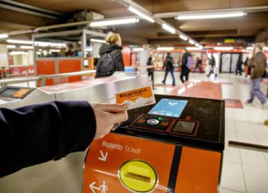 Stop al biglietto cartaceo ATM a Milano: dall’1 gennaio si viaggia solo con ticket digitali e ricaricabili