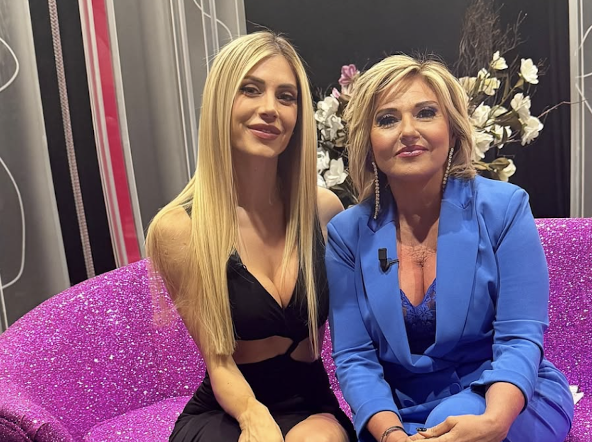 Storie al bivio, la bonas di Avanti Un Altro Paola Caruso smentisce il web: “Mancanza di tatto di Monica Setta? Ecco la verità” Storie al bivio, la bonas di Avanti Un Altro Paola Caruso smentisce il web: “Mancanza di tatto di Monica Setta? Ecco la verità”