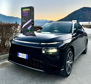 Ricarica record per XPENG G9 MY26: da 10% a 80% in soli 12 minuti