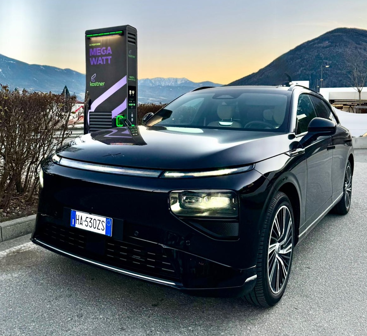 Ricarica record per XPENG G9 MY26: da 10% a 80% in soli 12 minuti