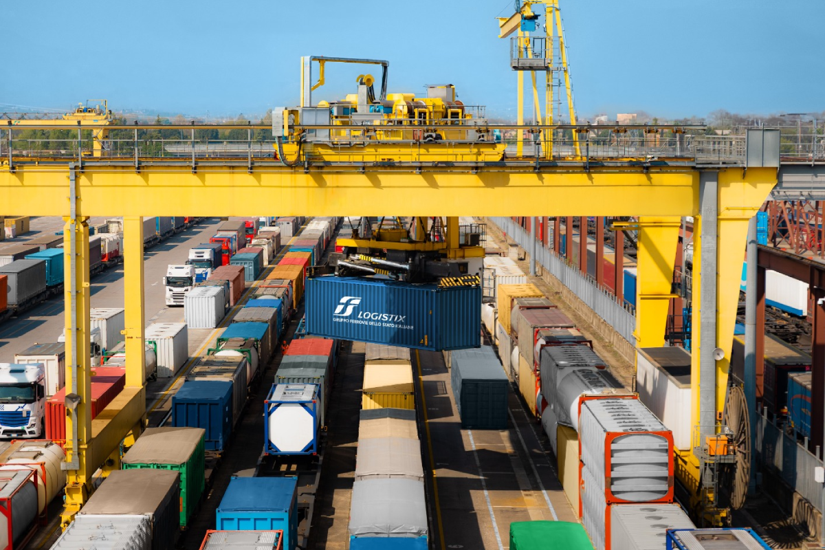 FS Logistix è la prima in Europa a certificare la Carbon Footprint per il trasporto merci FS Logistix è la prima in Europa a certificare la Carbon Footprint per il trasporto merci