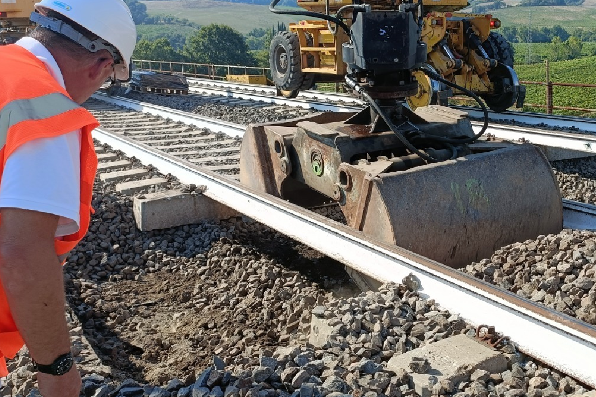 Treni, un 2026 da incubo per i pendolari lombardi tra tratte interrotte e cantieri infiniti su 24 linee Treni, un 2026 da incubo per i pendolari lombardi tra tratte interrotte e cantieri infiniti su 24 linee