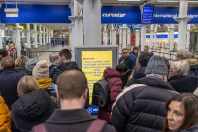 Eurostar, traffico ripreso nel tunnel della Manica dopo la sospensione dei treni. Cos’è successo