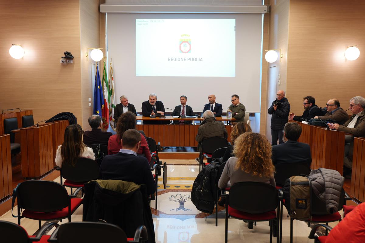 AQP, firmato il passaggio delle azioni ai Comuni: ‘Salva l’acqua pubblica in Puglia’ AQP, firmato il passaggio delle azioni ai Comuni: ‘Salva l’acqua pubblica in Puglia’