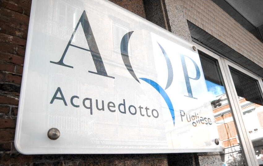 AQP, firmato il passaggio delle azioni ai Comuni: ‘Salva l’acqua pubblica in Puglia’ AQP, firmato il passaggio delle azioni ai Comuni: ‘Salva l’acqua pubblica in Puglia’