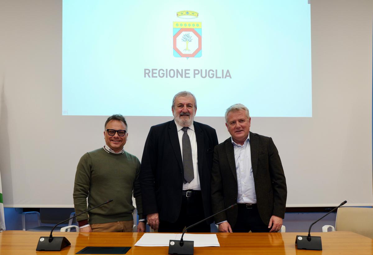 AQP, firmato il passaggio delle azioni ai Comuni: ‘Salva l’acqua pubblica in Puglia’ AQP, firmato il passaggio delle azioni ai Comuni: ‘Salva l’acqua pubblica in Puglia’