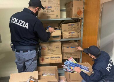 Capodanno, maxi sequestro di botti illegali a Reggio Calabria. Arsenale di 3,5 tonnellate in un magazzino