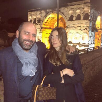 Virginia Valsecchi chiude la sua casa di produzione: la figlia dell’ex produttore di Zalone riorganizza l’impero di famiglia e guarda a Parigi