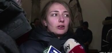 Strage di Crans Montana, parla una ragazza sopravvissuta all’incendio: “Ecco come mi sono salvata”