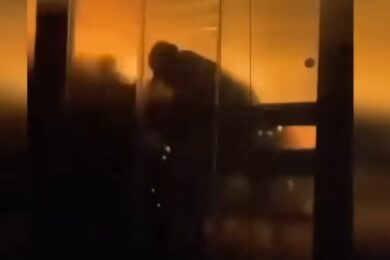 Crans Montana, le fiamme avvolgono i ragazzi che cercano di scappare. Video inedito dall’interno (ATTENZIONE, IMMAGINI MOLTO FORTI)