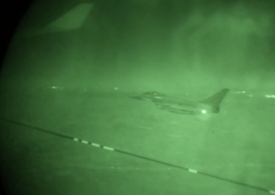 Francia e Regno Unito bombardano la Siria, raid contro una struttura sotterranea dell’Isis. VIDEO