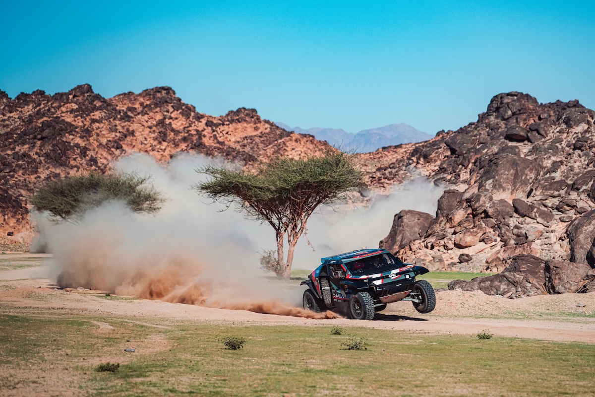 Dacia alla Dakar: Al-Attiyah secondo, Loeb gioca di strategia Dacia alla Dakar: Al-Attiyah secondo, Loeb gioca di strategia