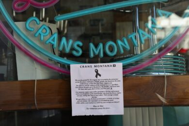 Pannelli infiammabili e nessun impianto antincendio: le cause del rogo scoppiato nel locale di Crans Montana