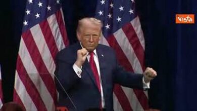 L’iconico ballo di Donald Trump al Kennedy Center a Washington davanti ai deputati repubblicani