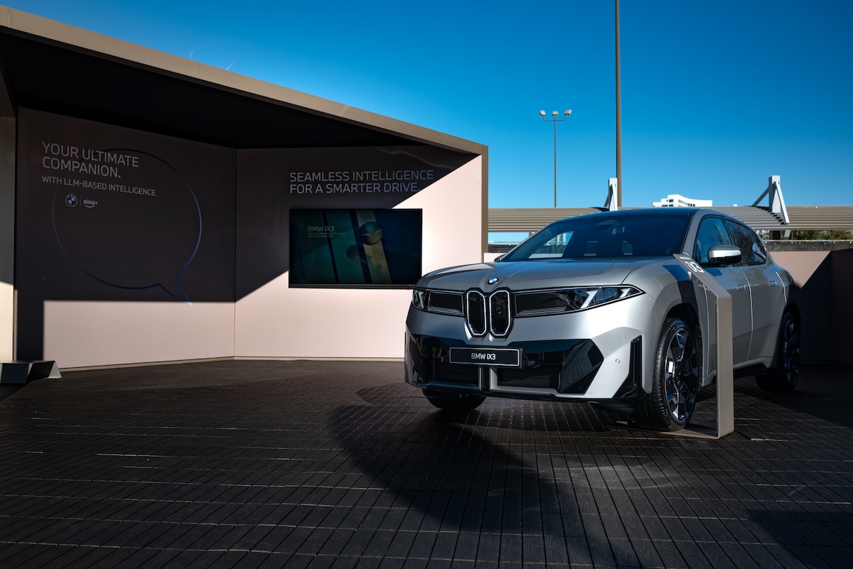 BMW iX3 al CES 2026: l’assistente IA rivoluziona la guida