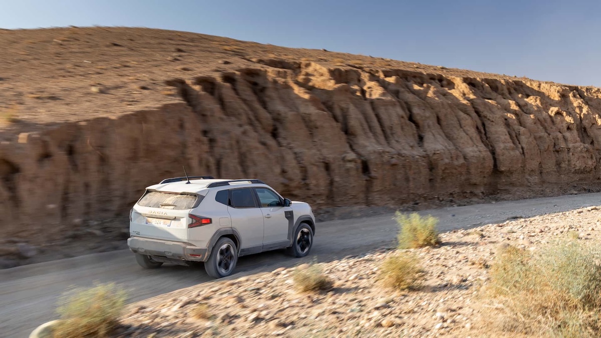 Dacia Duster Hybrid-G 150 4×4: in Agafay il SUV che va davvero Dacia Duster Hybrid-G 150 4×4: in Agafay il SUV che va davvero