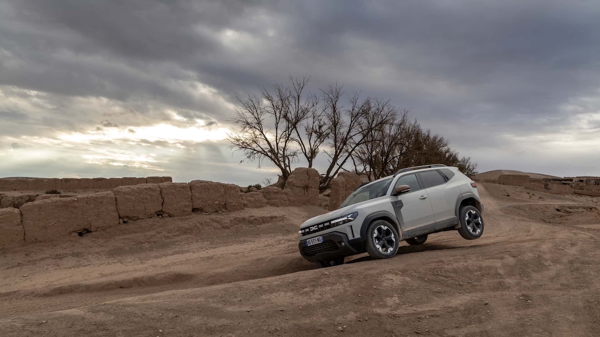 Dacia Duster Hybrid-G 150 4×4: in Agafay il SUV che va davvero Dacia Duster Hybrid-G 150 4×4: in Agafay il SUV che va davvero