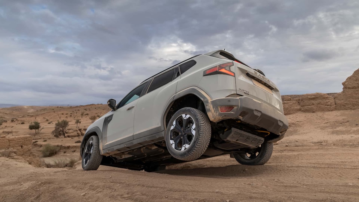 Dacia Duster Hybrid-G 150 4×4: in Agafay il SUV che va davvero Dacia Duster Hybrid-G 150 4×4: in Agafay il SUV che va davvero
