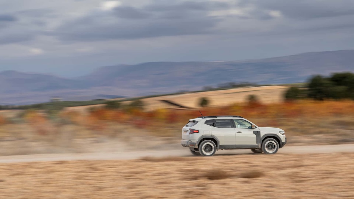 Dacia Duster Hybrid-G 150 4×4: in Agafay il SUV che va davvero Dacia Duster Hybrid-G 150 4×4: in Agafay il SUV che va davvero