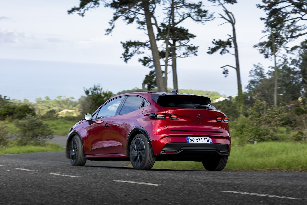 Nuova Clio: design più atletico fuori, cockpit OpenR più moderno dentro Nuova Clio: design più atletico fuori, cockpit OpenR più moderno dentro