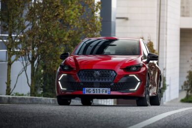 Nuova Clio: design più atletico fuori, cockpit OpenR più moderno dentro
