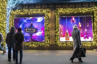 Crisi e montagne di debiti, il grande magazzino di lusso di New York Saks With Avenue finisce in bancarotta