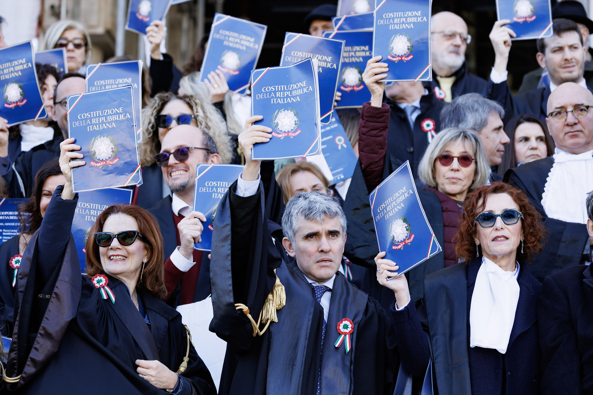 Conferenza stampa, l’Anm replica a Meloni: “Delegittimazione costante è pericolosa” Conferenza stampa, l’Anm replica a Meloni: “Delegittimazione costante è pericolosa”