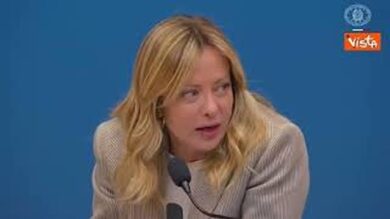 Meloni scherza con i giornalisti: Io al Quirinale? Mi piacerebbe lavorare a pagamento con Fiorello
