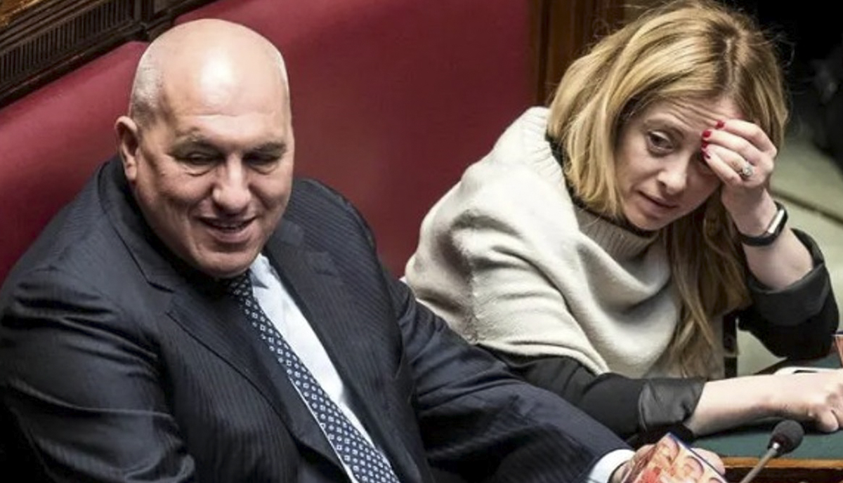 Crosetto presidente della Repubblica. Il piano di Meloni per eleggere il suo ministro della Difesa al Quirinale Crosetto presidente della Repubblica. Il piano di Meloni per eleggere il suo ministro della Difesa al Quirinale