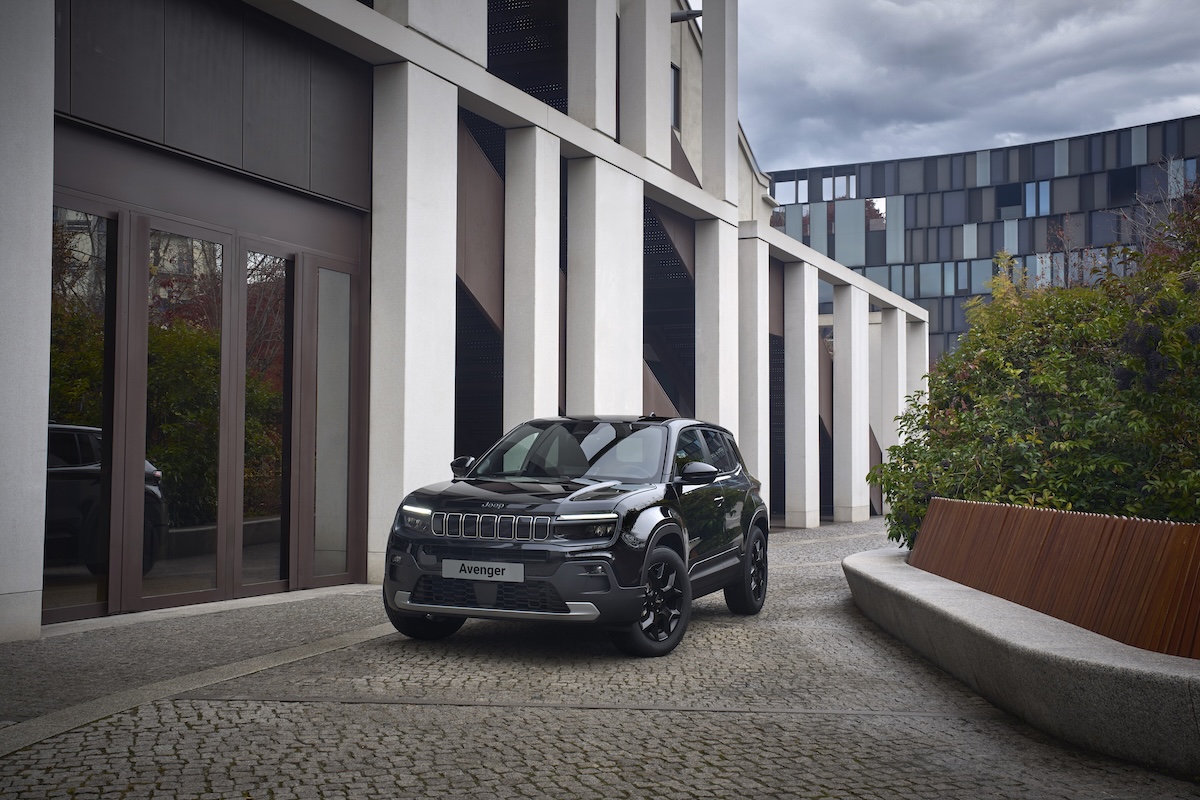 Jeep a Bruxelles 2026: Avenger Black Edition, Compass PHEV e 4xe, Wagoneer S Jeep a Bruxelles 2026: Avenger Black Edition, Compass PHEV e 4xe, Wagoneer S