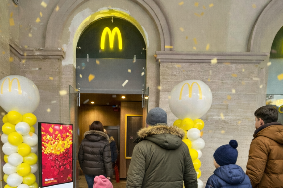 Chef Express: inaugurato un nuovo McDonald’s alla stazione di Salerno Chef Express: inaugurato un nuovo McDonald’s alla stazione di Salerno