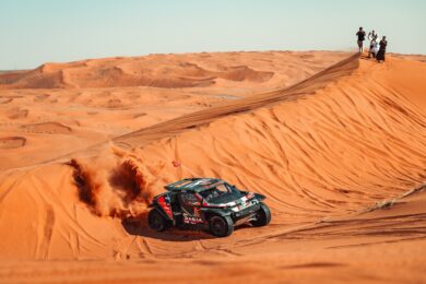 Dacia Sandriders show alla Dakar: Al-Attiyah e Loeb sul podio