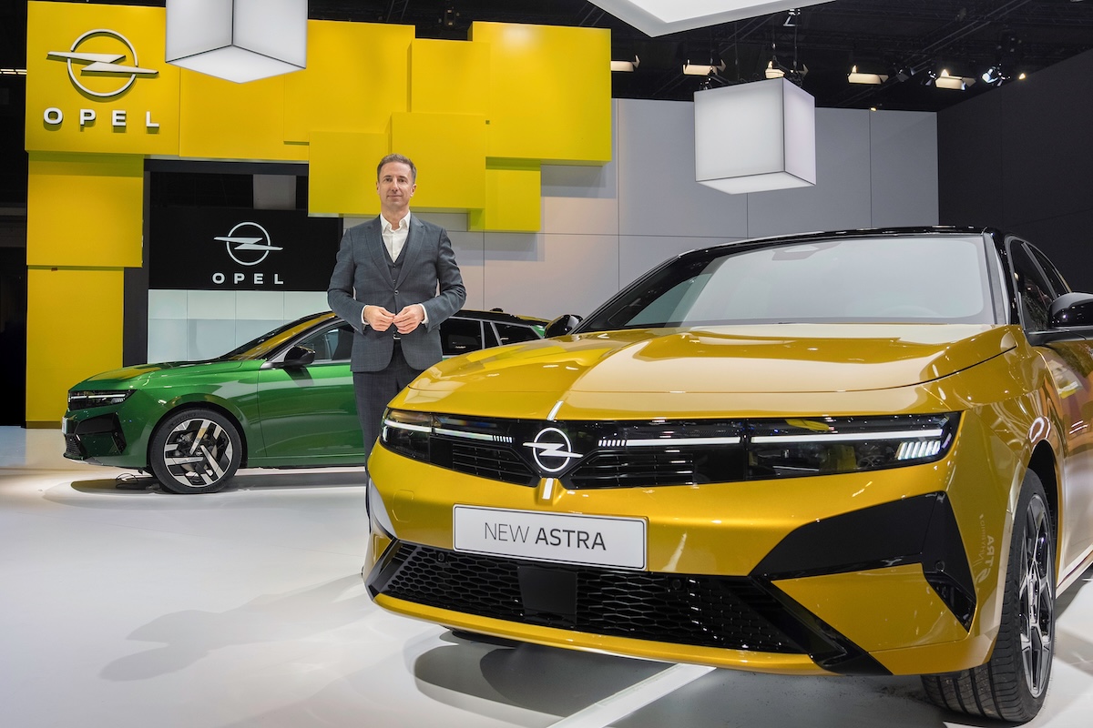 Opel apre il 2026 a Bruxelles: Astra e Sports Tourer in prima fila