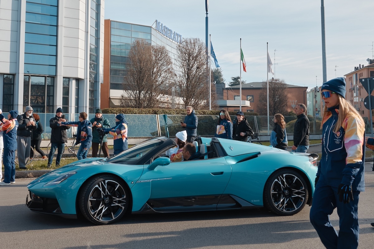Maserati e le Olimpiadi: la Fiamma entra nello storico sito di Modena Maserati e le Olimpiadi: la Fiamma entra nello storico sito di Modena
