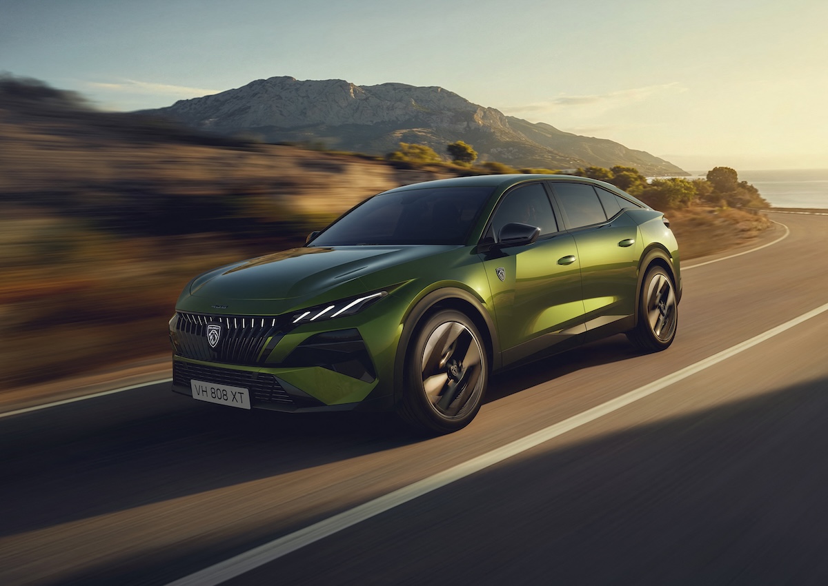 Peugeot 408: prezzi e novità della gamma ibrida ed elettrica