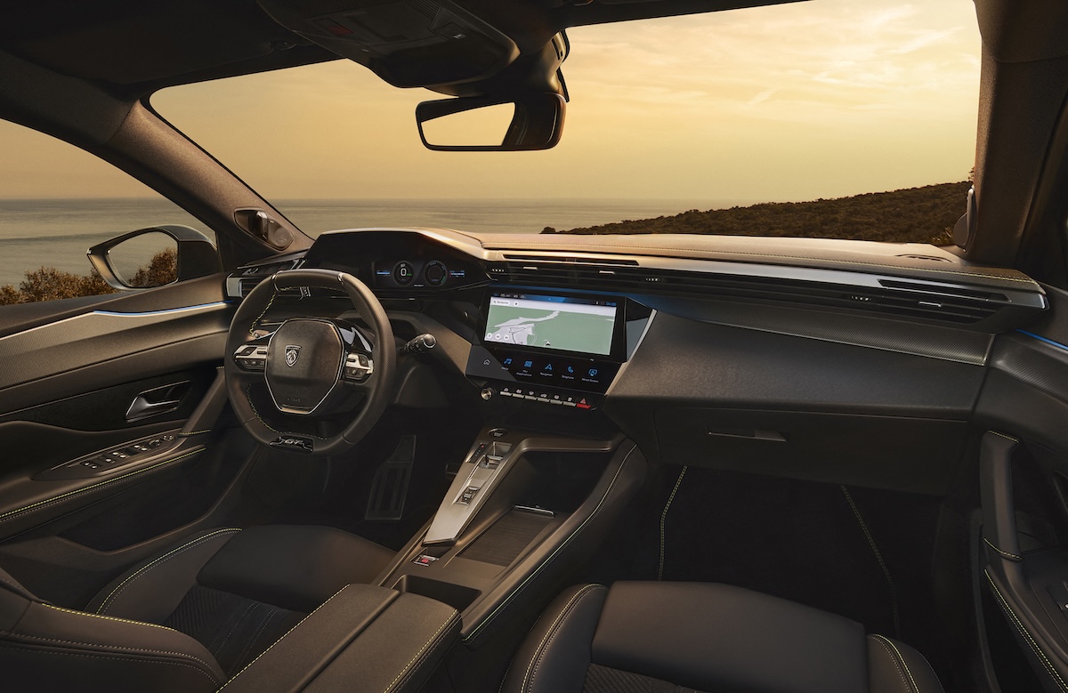 Peugeot 408: prezzi e novità della gamma ibrida ed elettrica