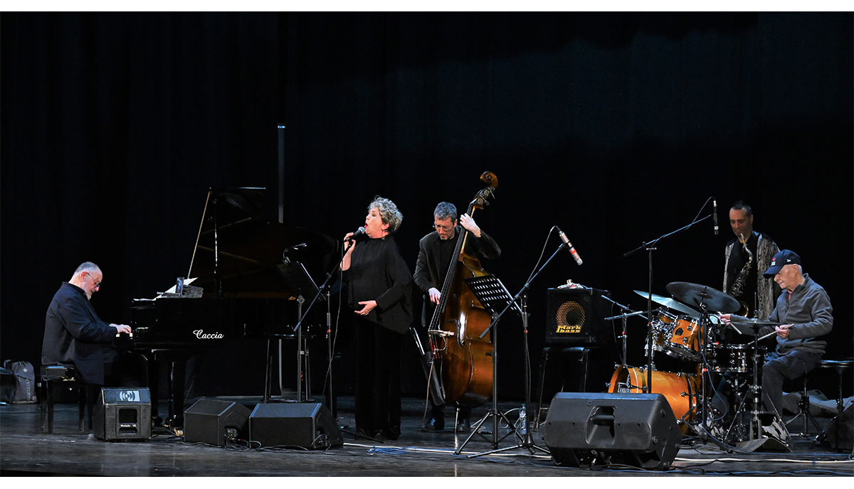 Rossana Casale con il concerto Almost Blue illumina Busto Arsizio Rossana Casale con il concerto Almost Blue illumina Busto Arsizio