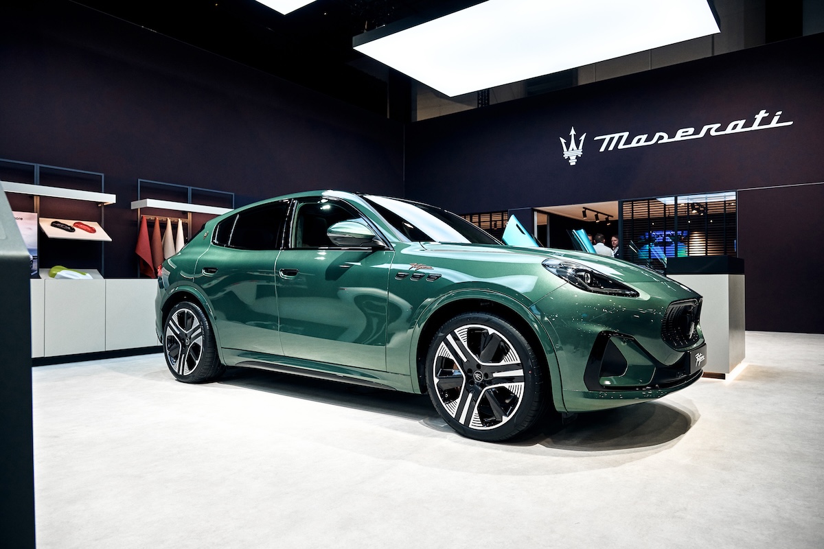 Maserati accende Bruxelles 2026: parte l’Anno del Tridente