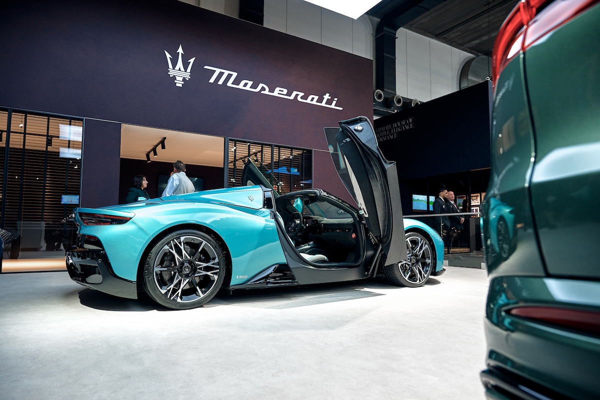 Maserati accende Bruxelles 2026: parte l’Anno del Tridente