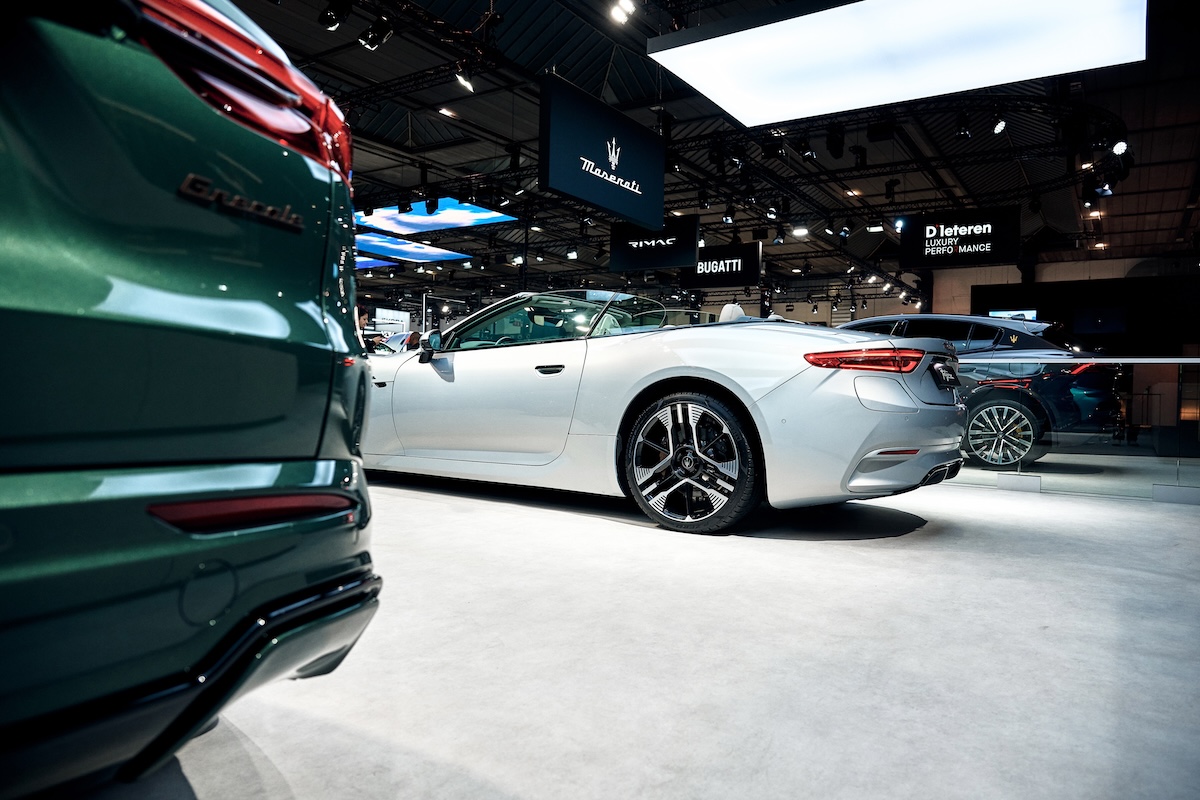 Maserati accende Bruxelles 2026: parte l’Anno del Tridente