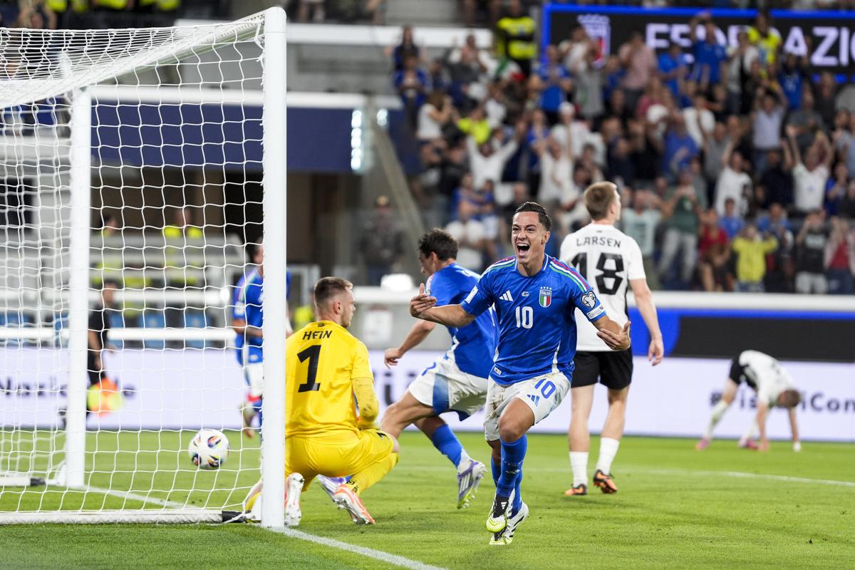 Calciomercato Inter, Calhanoglu-Frattesi: contropiede Galatasaray, doppio assalto – Hakan infortunio, quante partite salta Calciomercato Inter, Calhanoglu-Frattesi: contropiede Galatasaray, doppio assalto – Hakan infortunio, quante partite salta