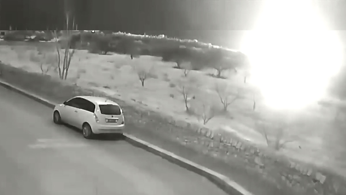 “Forse è caduto un meteorite”, paura a Bari. Che cos’è successo. VIDEO “Forse è caduto un meteorite”, paura a Bari. Che cos’è successo. VIDEO