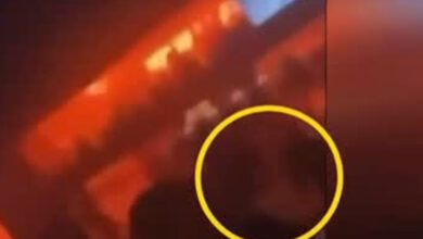 Crans-Montana, le immagini che incastrano Jessica Moretti: lascia il locale mentre divampa il rogo